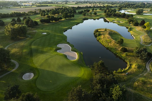 Auf unseren Plätzen können auch Gastspieler gegen Greenfee spielen